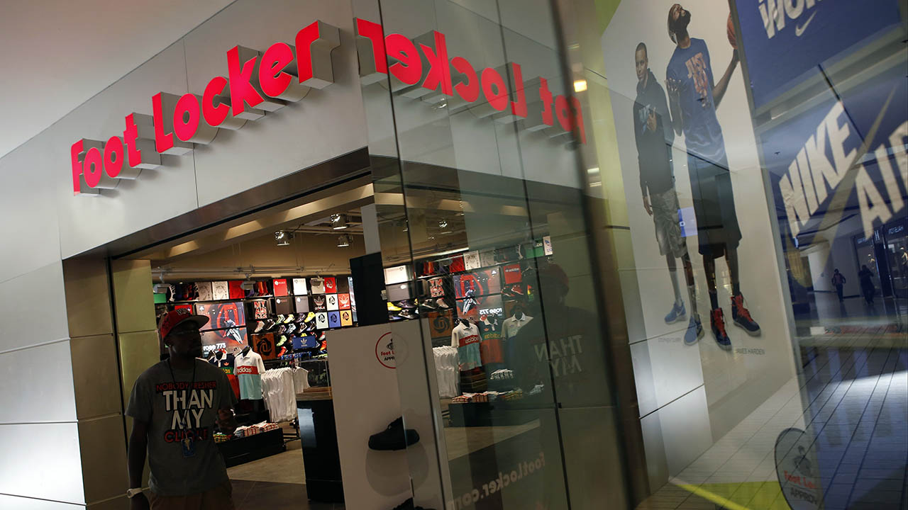 Foot Locker Shares Sink After Reporting Falling Sales as Shoppers Pull Back