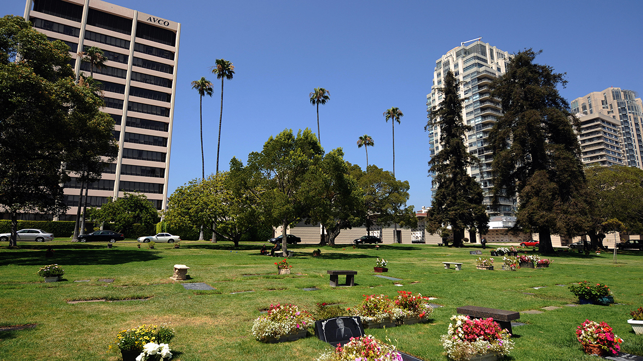 Los Angeles burial crypt near Marilyn Monroe, Hugh Hefner on sale for $2  million