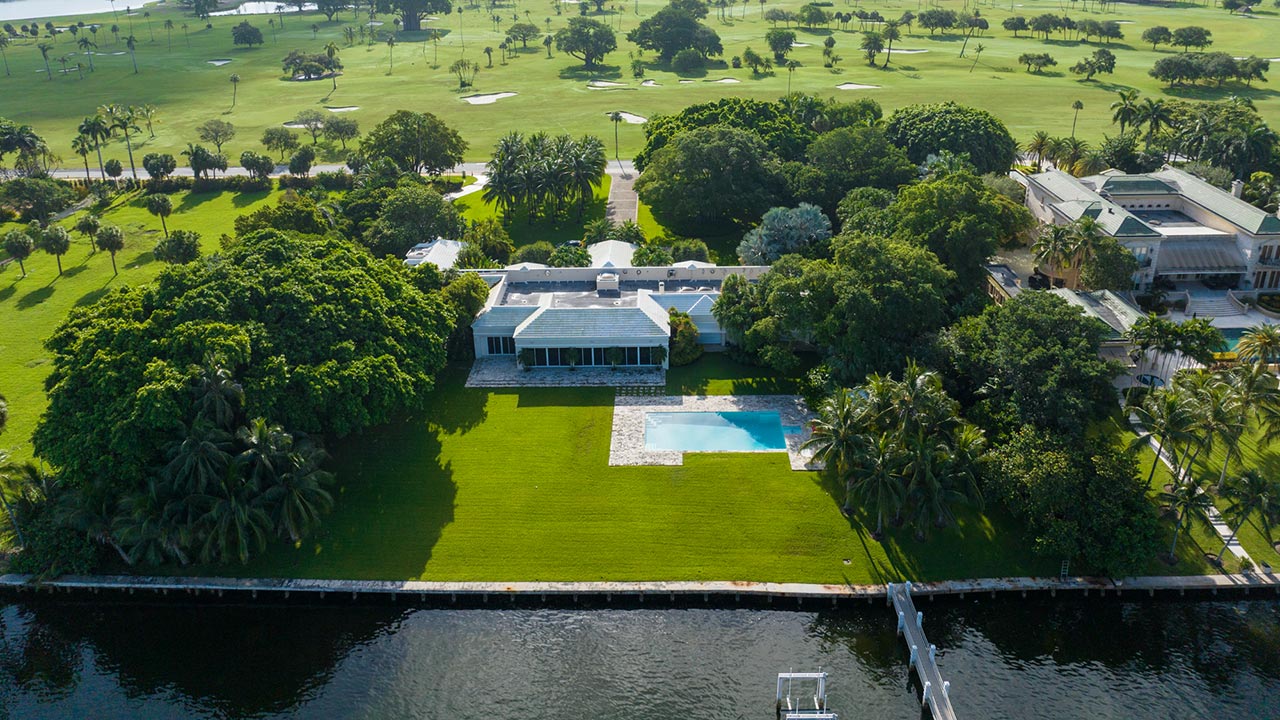 Jeff Bezos buys $68 million mansion in Miami's exclusive 'Billionaire Bunker' | Fox Business