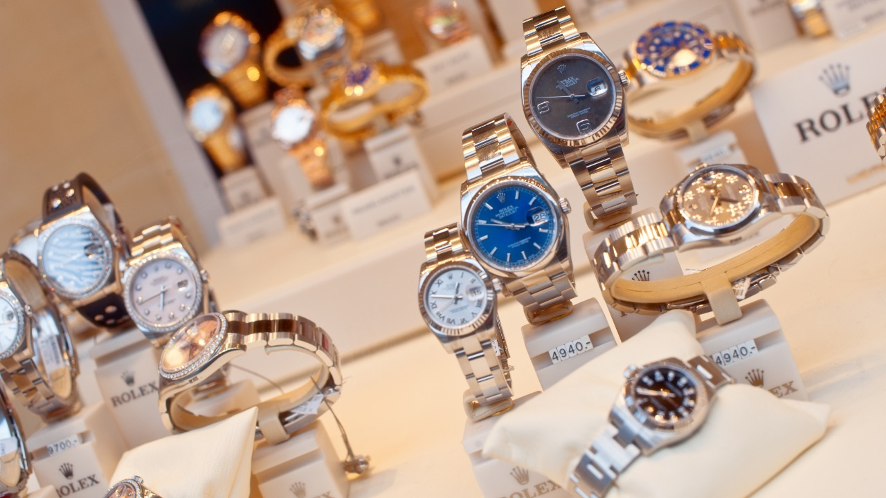 FOX Business correspondent Madison Alworth has the latest on how young people are using alternative dealers to skip the line and buy sought out watches on 'The Big Money Show.'