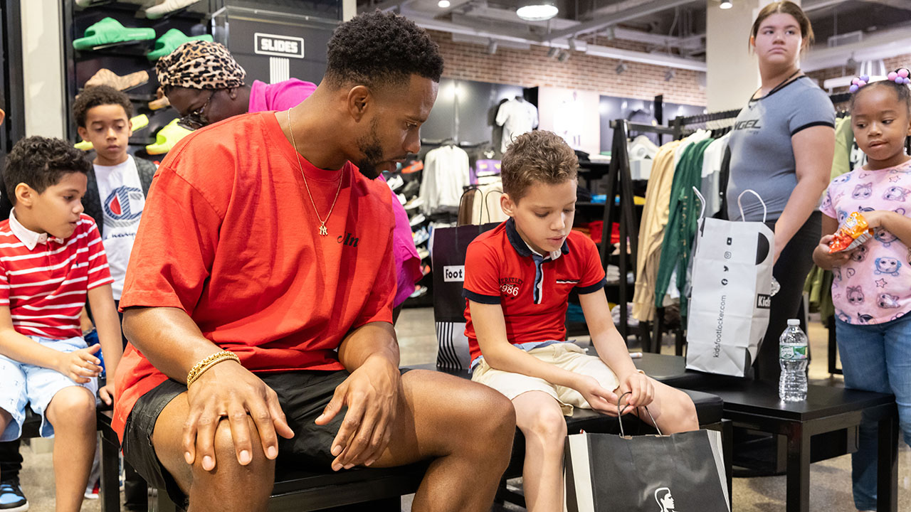 Victor Cruz's foundation partners with Foot Locker to get hometown kids  ready for school