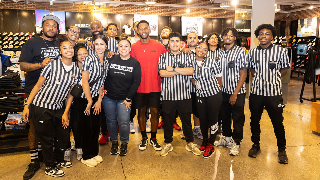 Victor Cruz's foundation partners with Foot Locker to get hometown