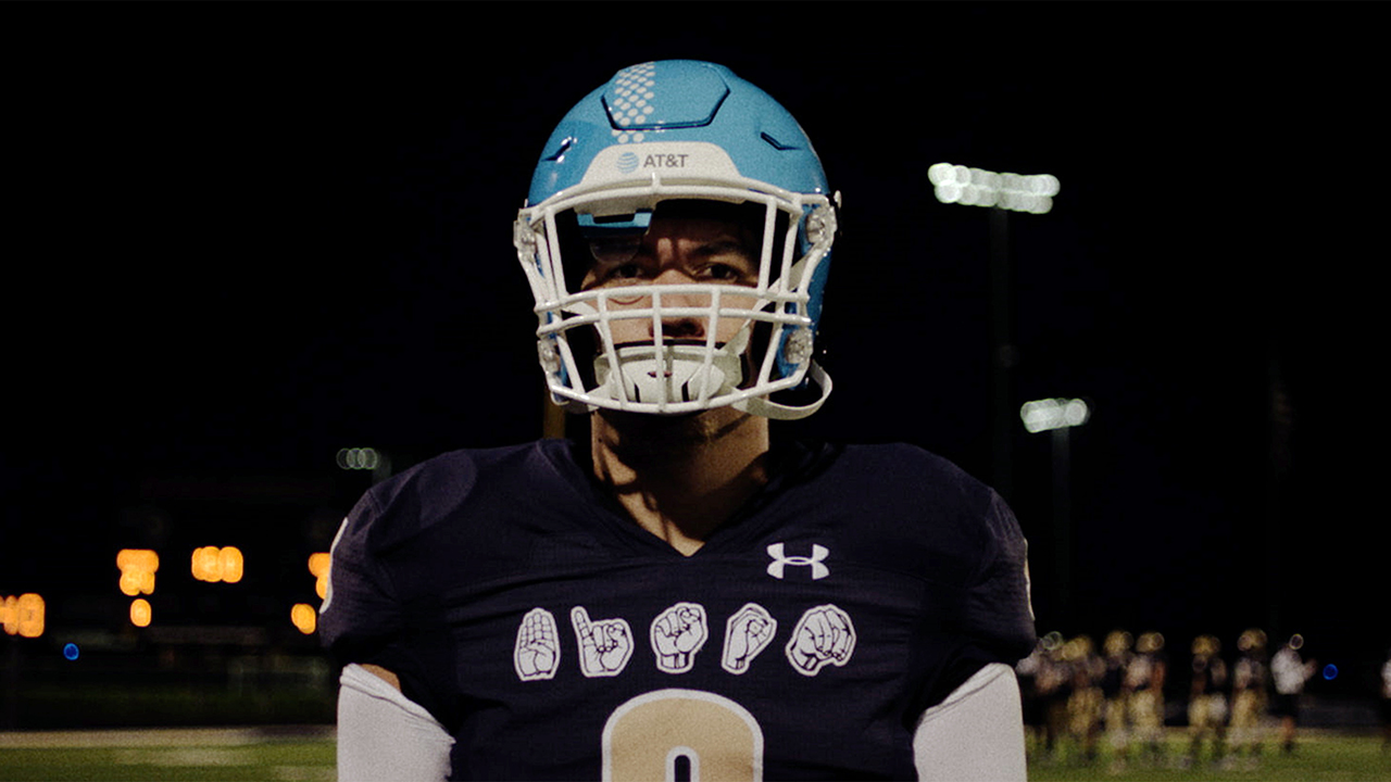 AT&T unveils 5G-connected football helmet to enhance communication between  deaf players and coaches | Fox Business