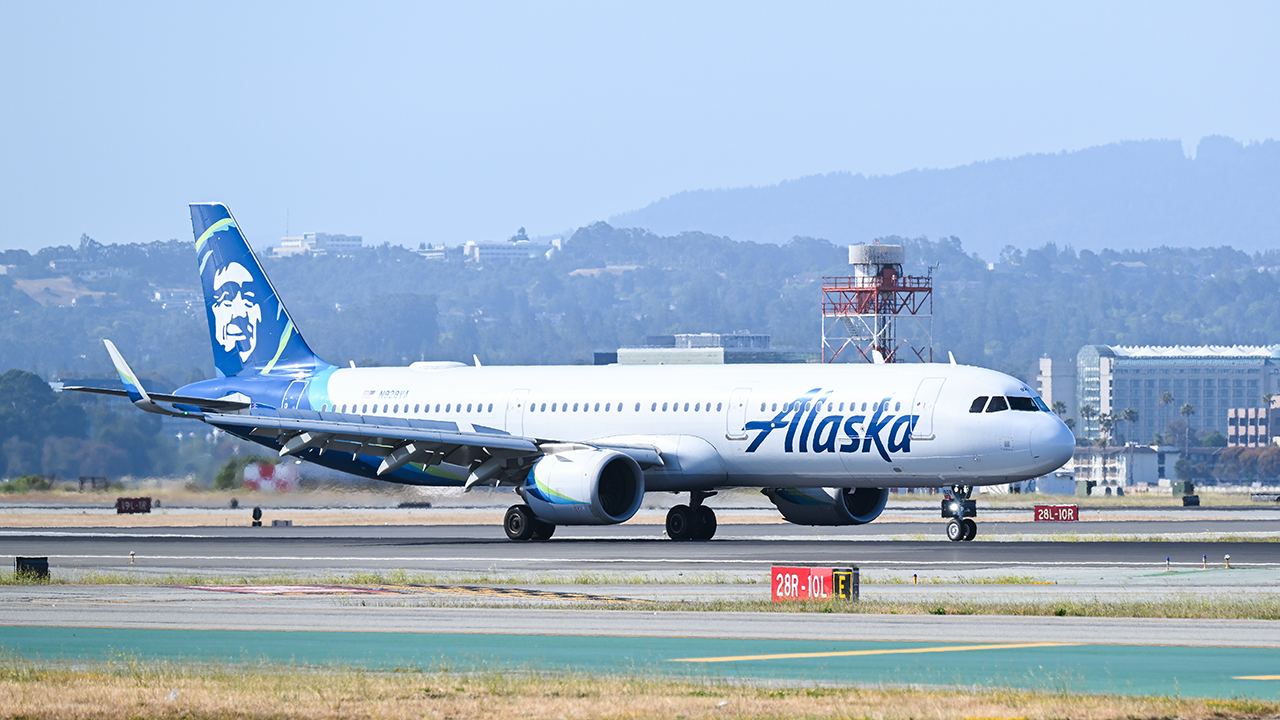 Alaska Airlines Acquires Hawaiian Airlines In $1.9 Billion Deal ...