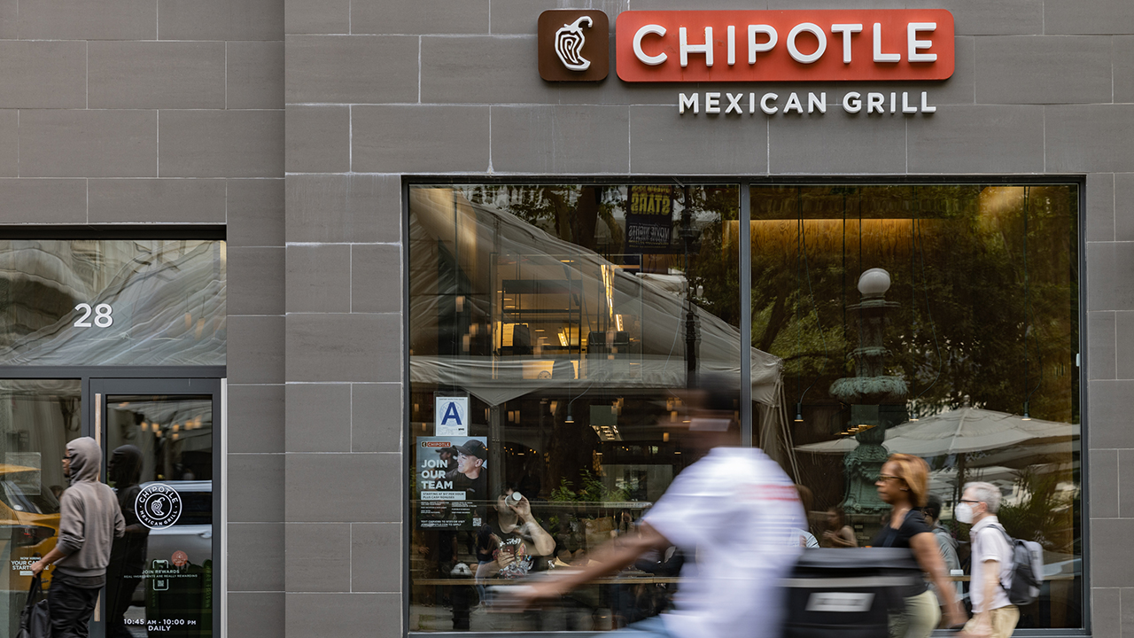 Chipotle CEO addresses burrito bowl portion sizes after backlash