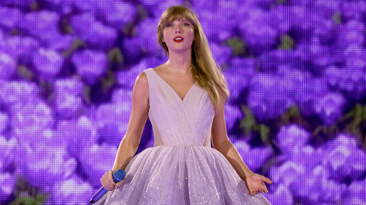 Marcus Theaters Chairman and CEO Greg Marcus joins 'The Claman Countdown' to discuss the impact of Taylor Swift's 'Eras Tour' concert film on the movie industry.