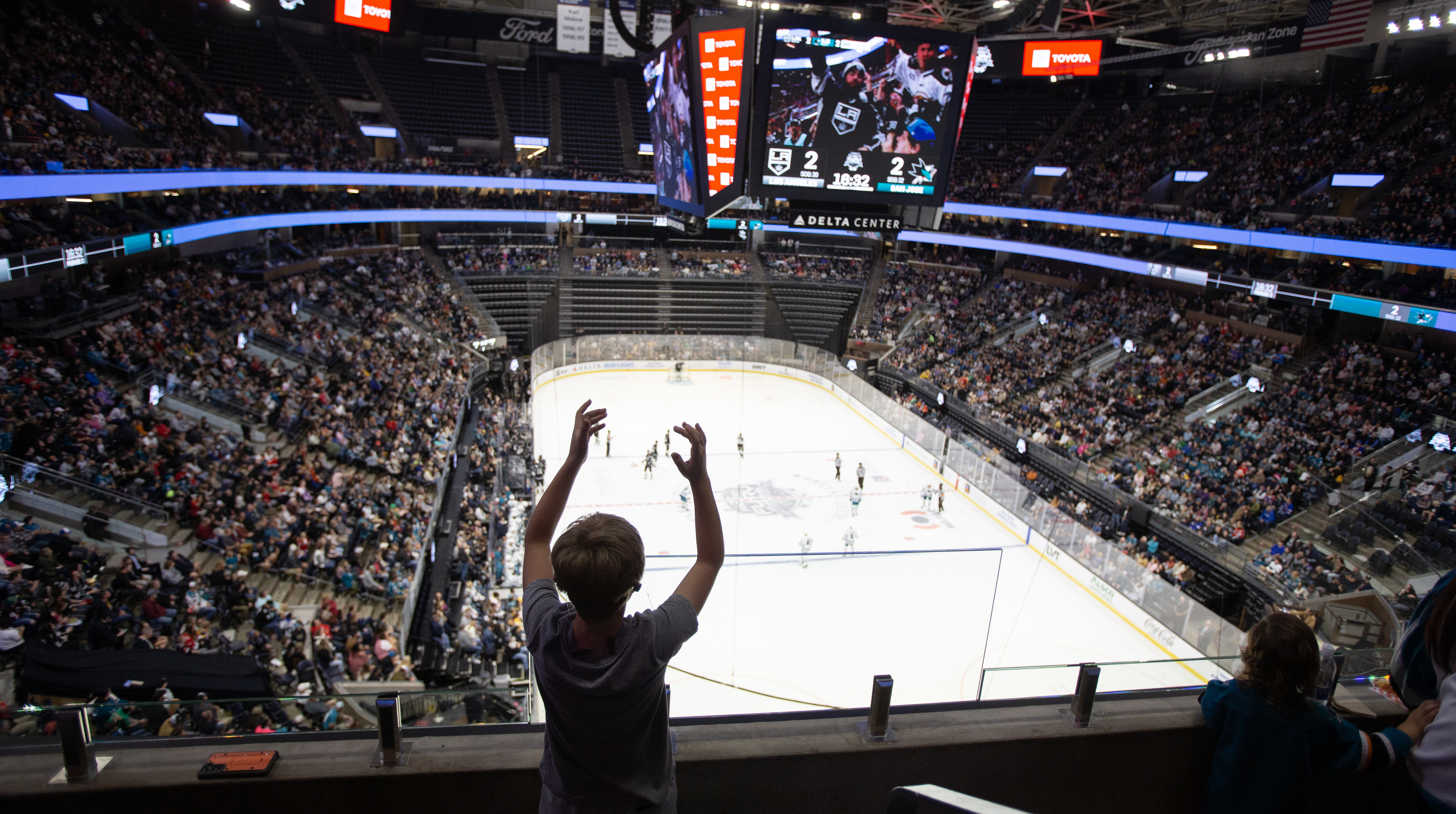 NHL taps fanatics as official jersey supplier, replacing Adidas