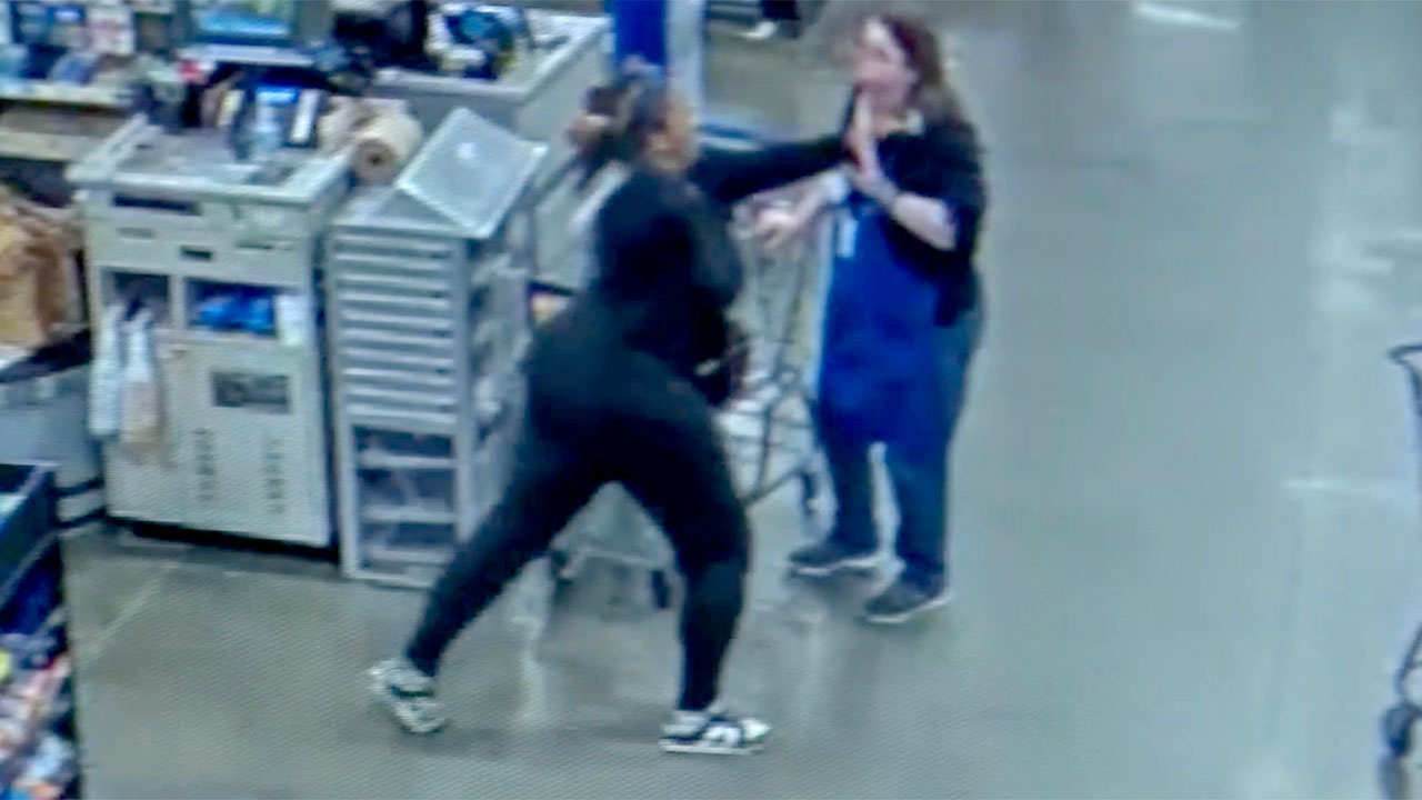 Video shows Michigan mom punching store clerk in front of 1-year-old daughter: police