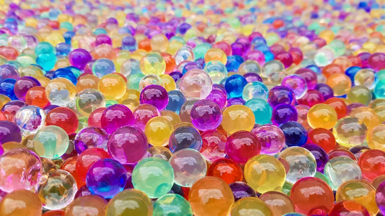 Call for nationwide ban on water beads as parents recount ER visits - CBS  News
