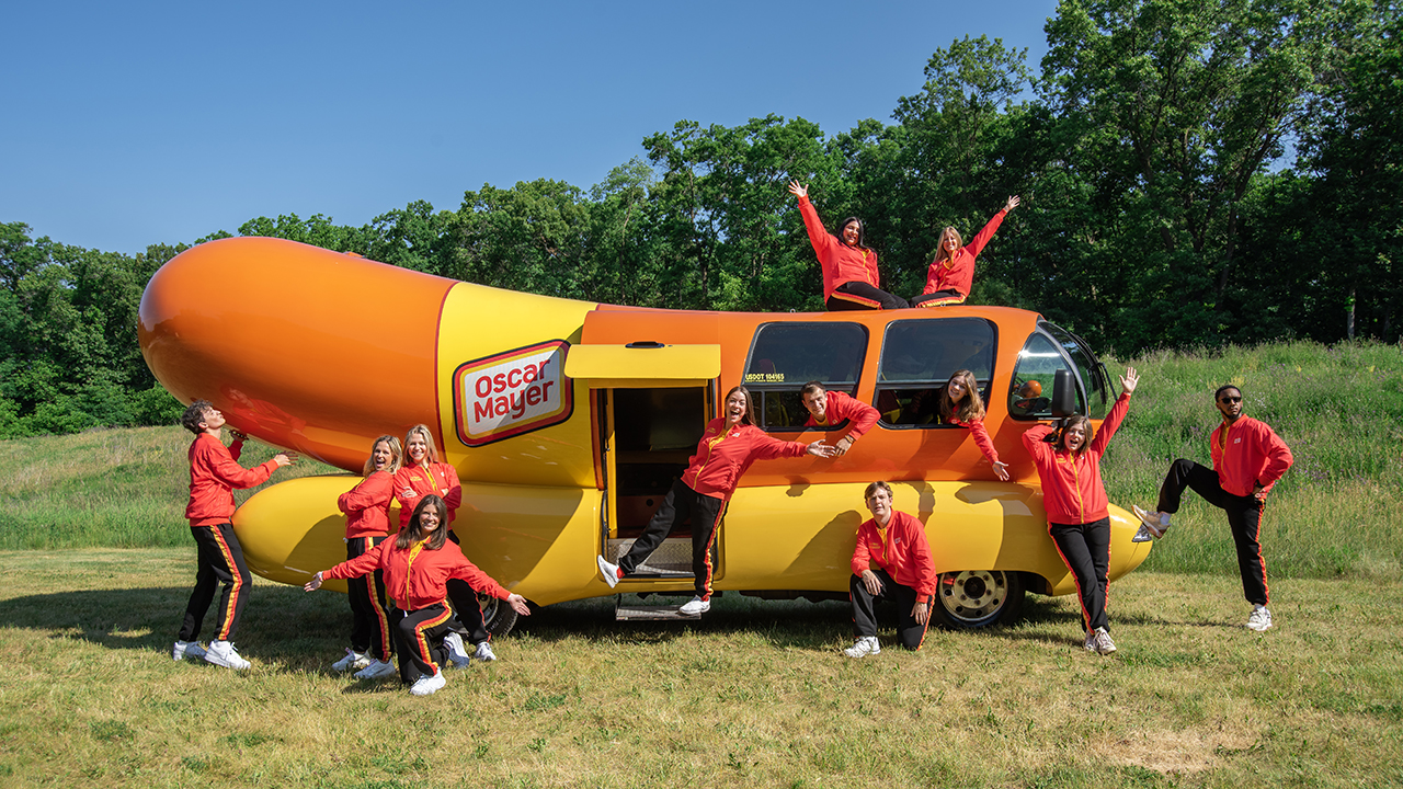 Oscar Mayer will pay Wienermobile drivers $35K to travel across US in a giant hot dog