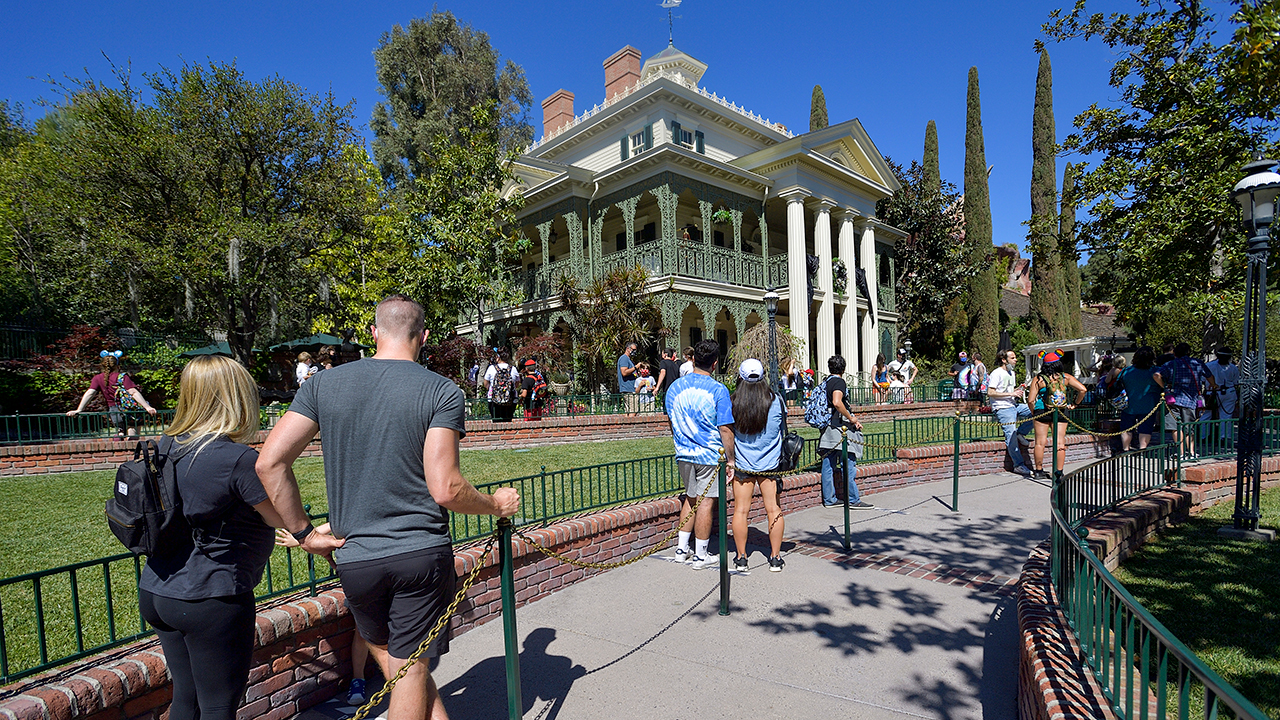 Disney refurbishing Disneyland s Haunted Mansion closes