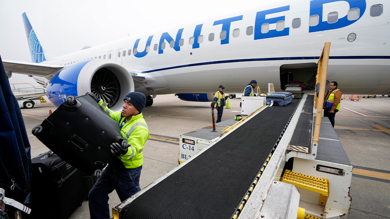 United Airlines hikes checked bag fees, following lead of American Airlines, Jet Blue