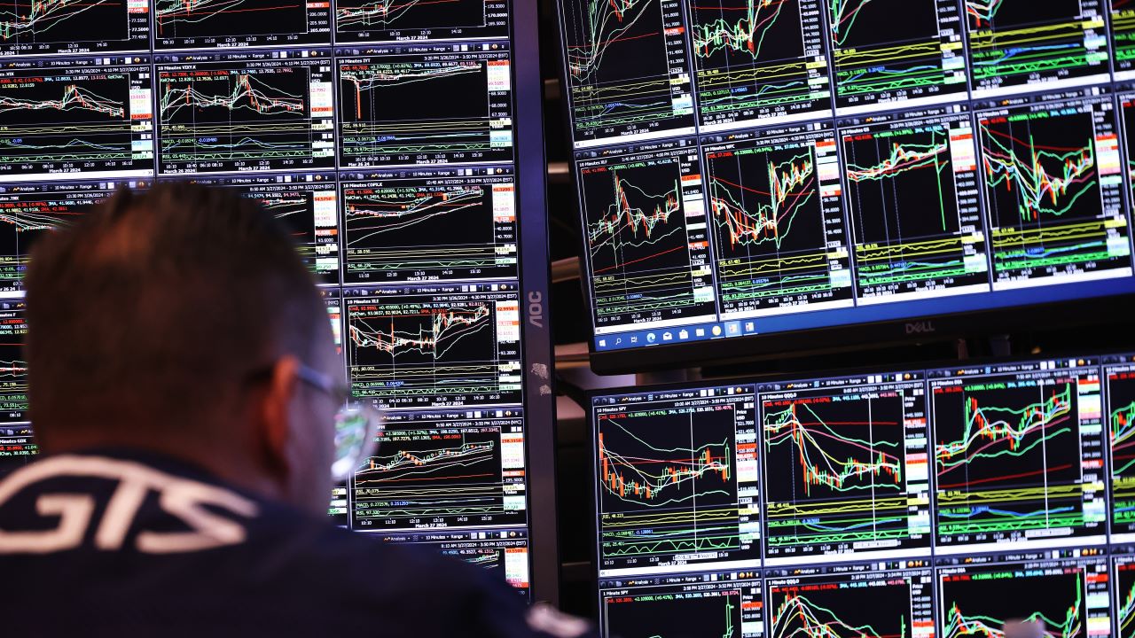 'The Claman Countdown' panelists Jack Manley and Simeon Hyman discuss market sentiment and earnings as stocks take a major hit amid recession fears Monday.