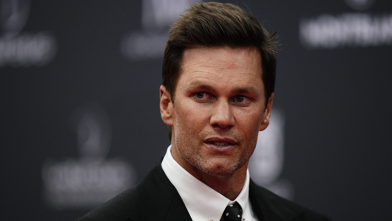 Miami business conference featuring Tom Brady goes awry over signing fiasco