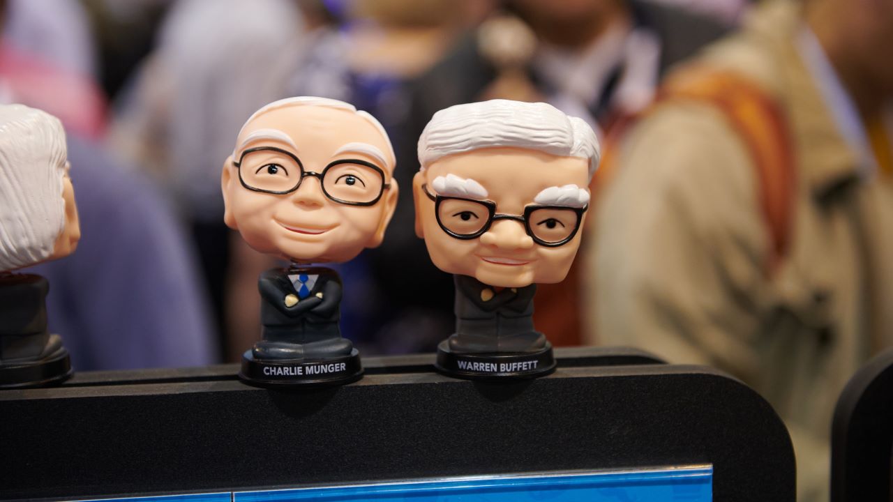 Buffett talks succession plan, pays tribute to Munger at annual meeting |  Fox Business