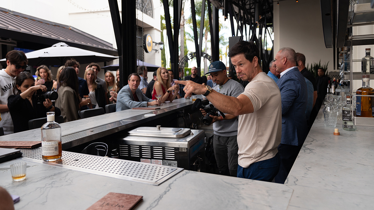 Mark Wahlberg opens new restaurant with bishop’s blessing, promises customers will ‘feel like they’re at home’ – Fox Business