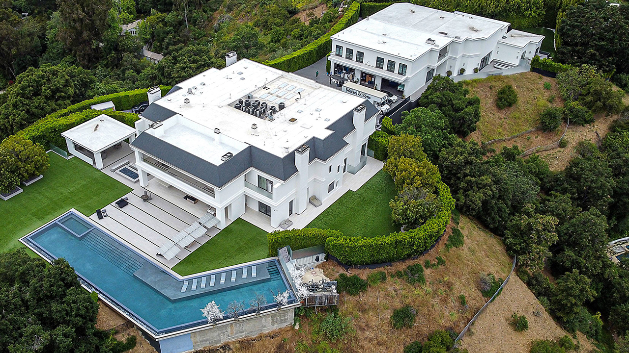 Jennifer Lists $60M Mansion Purchased With Ben Affleck For Sale