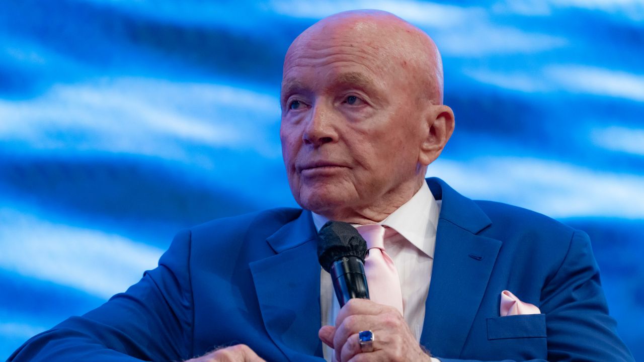 A Trump win would make emerging countries feel there's 'more stability': Global investor Mark Mobius