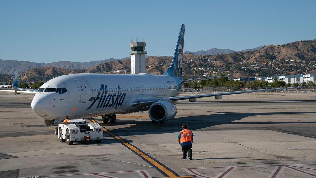 alaska-boeing-737700-2.jpg
