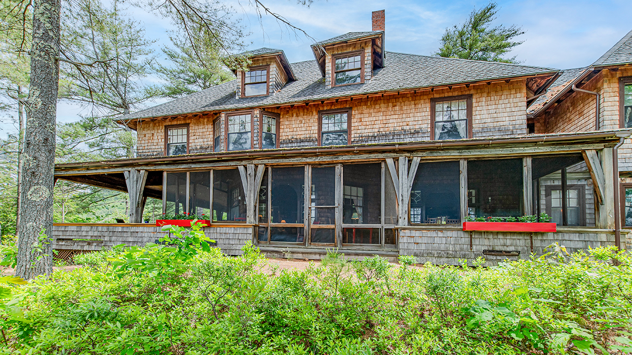 Lake house once owned by Titanic survivor goes up for sale