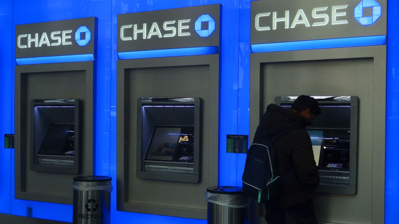 Chase to partner with law enforcement against ATM 'glitch' scammers: 'Fraud, plain and simple'