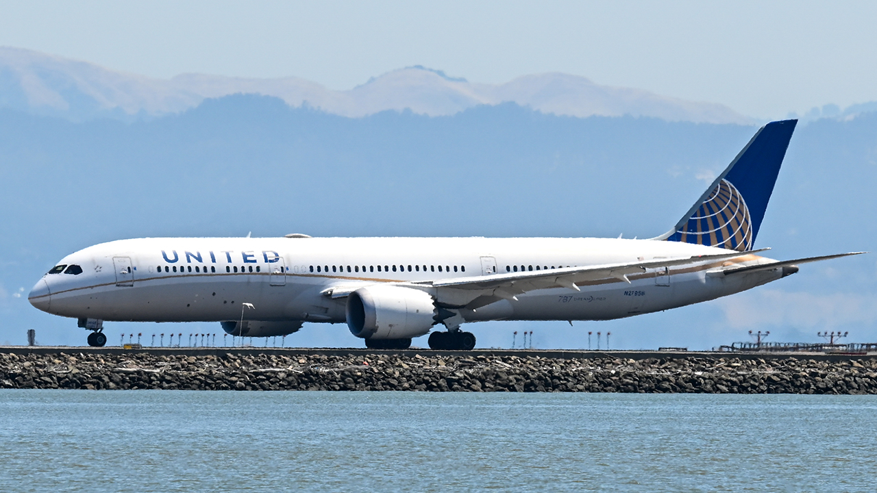 United Airlines grounds entire mainline fleet over widespread technology system error
