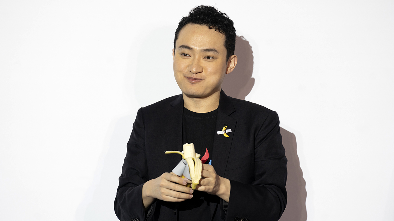 Viral banana artwork: Crypto entrepreneur makes purchase for $6.2M, then  eats it | Fox Business