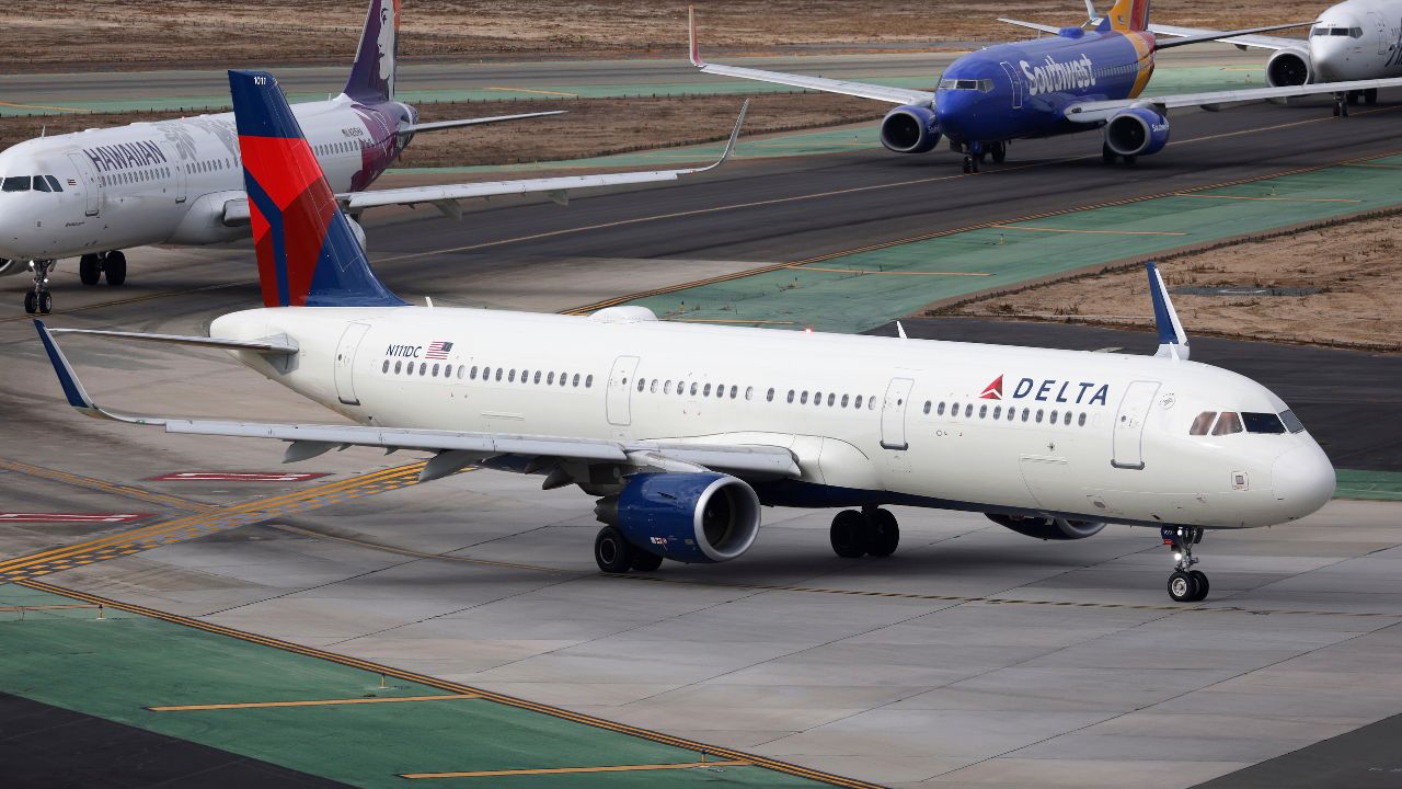 Passenger sneaks onto Delta flight to Hawaii without ticket