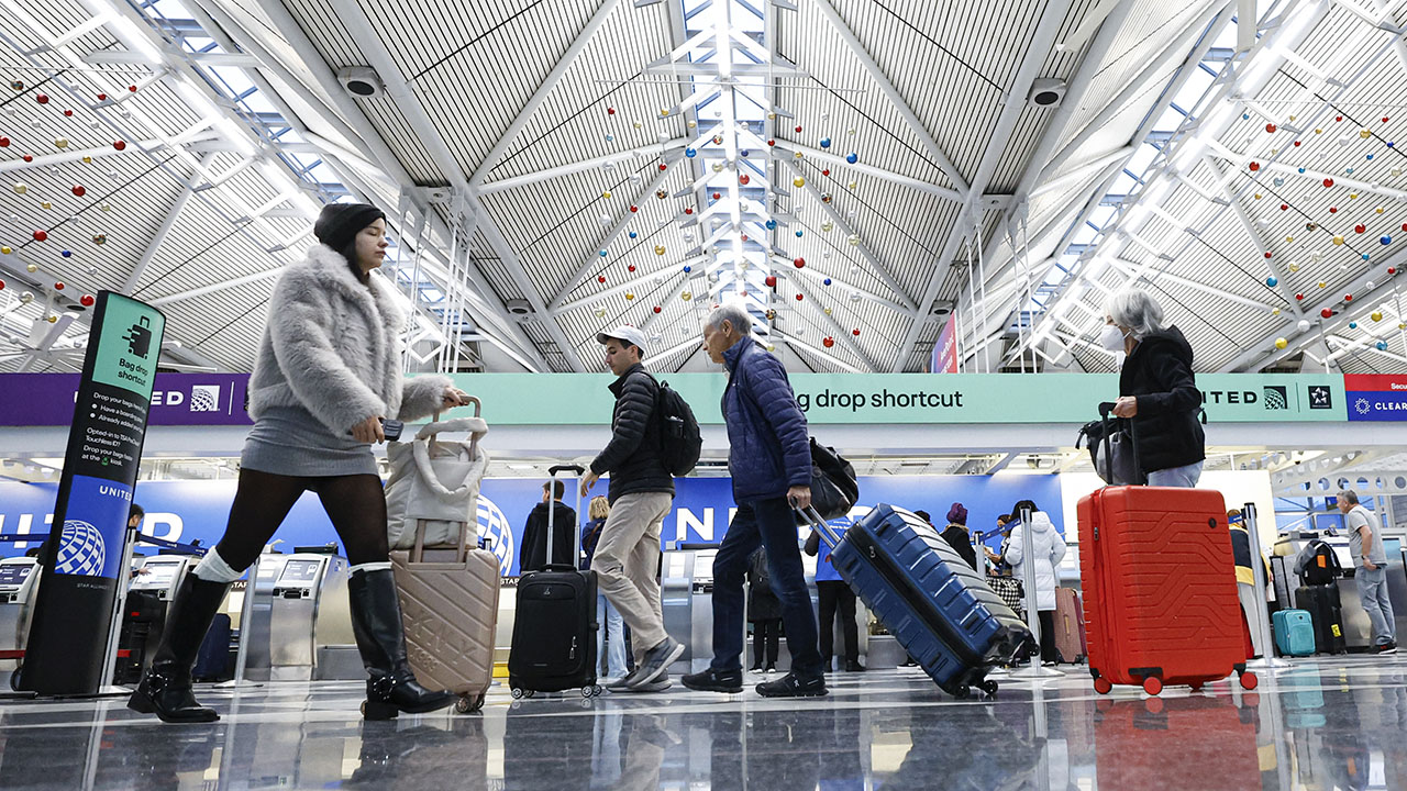Travel experts break down the top credit cards to maximize summer vacation savings