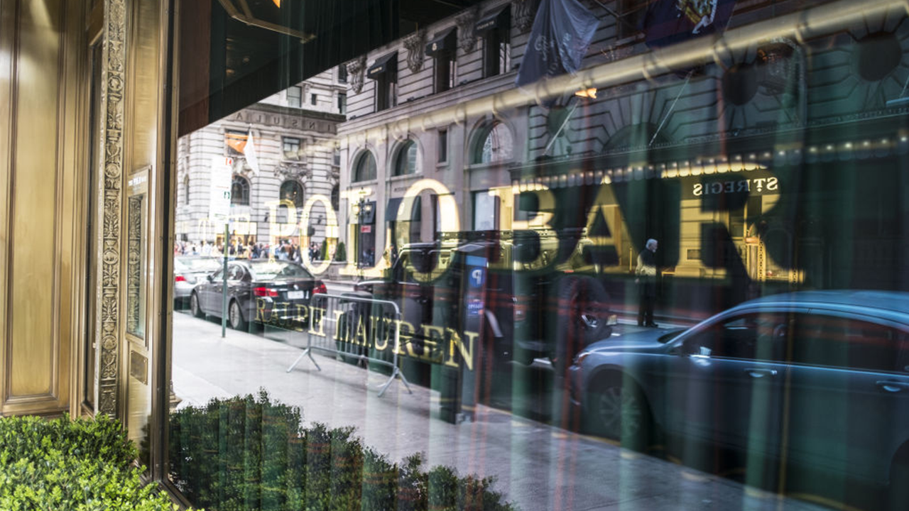 NYC bar's employees used spray bottles for cocaine during shifts, had a rating game for female guests: lawsuit