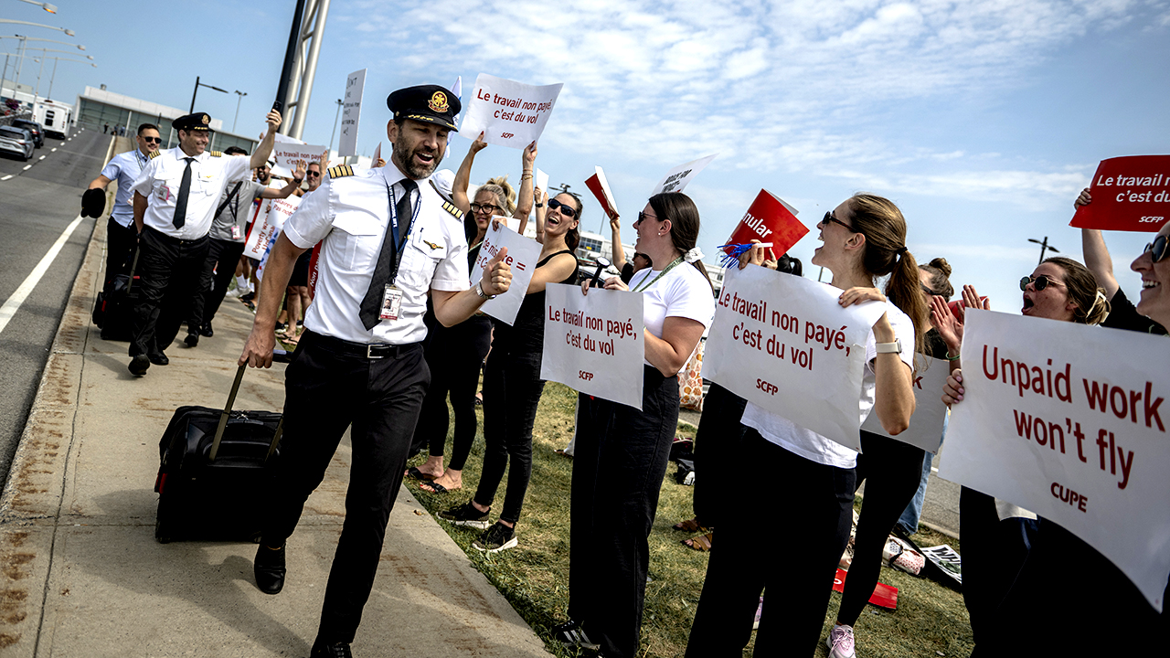 Air Canada reaches tentative deal with flight attendants, to resume operations