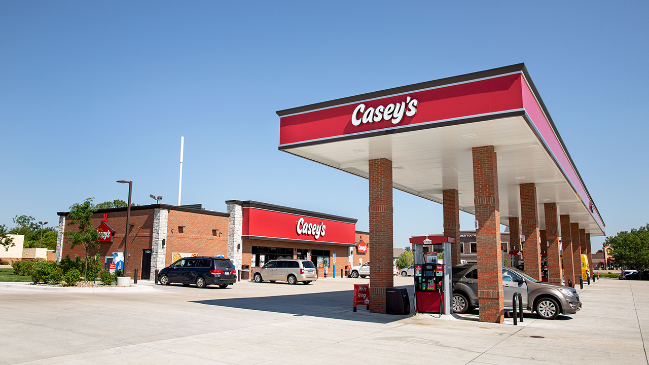 Beloved gas station pizza chain CEO reveals 400-store expansion plan as food business booms
