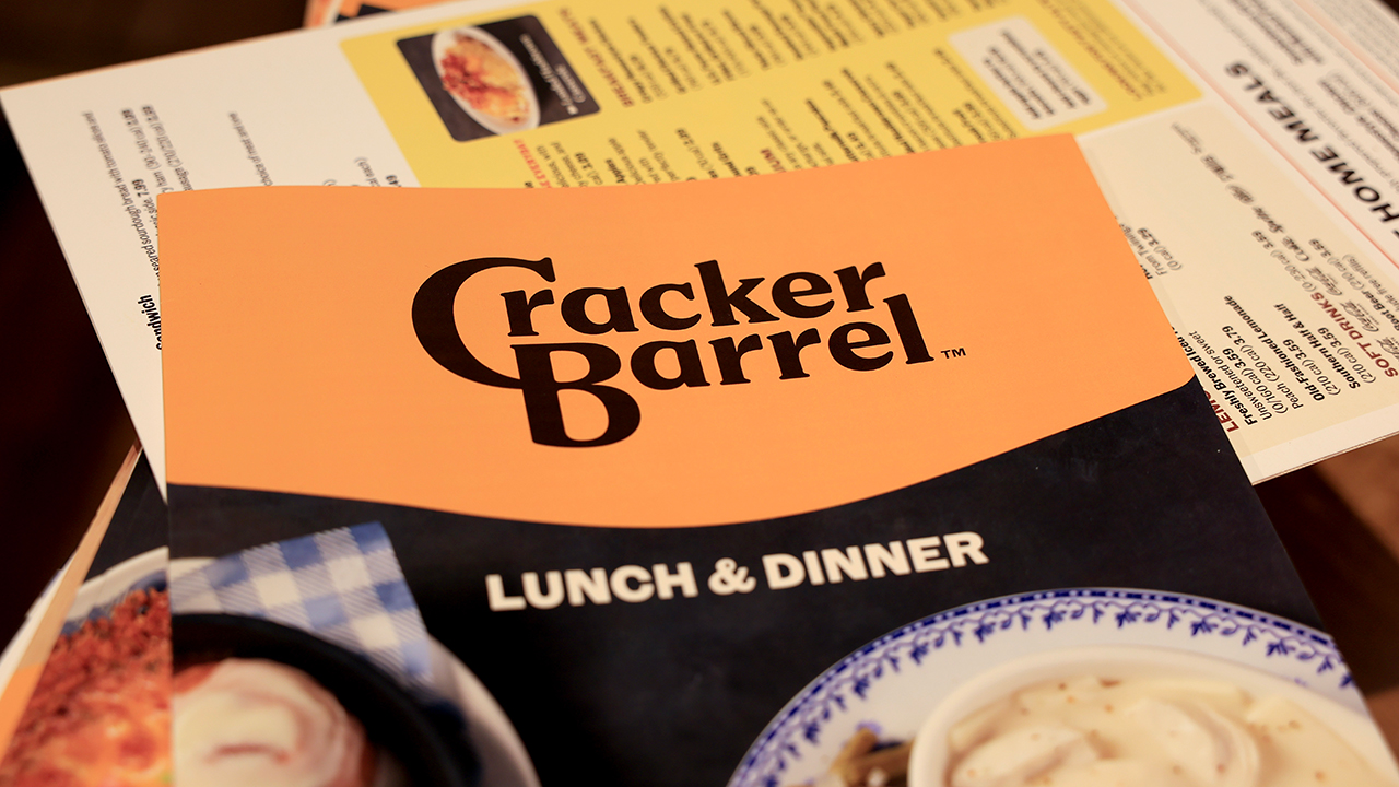 Trump declares Cracker Barrel should bring back old logo
