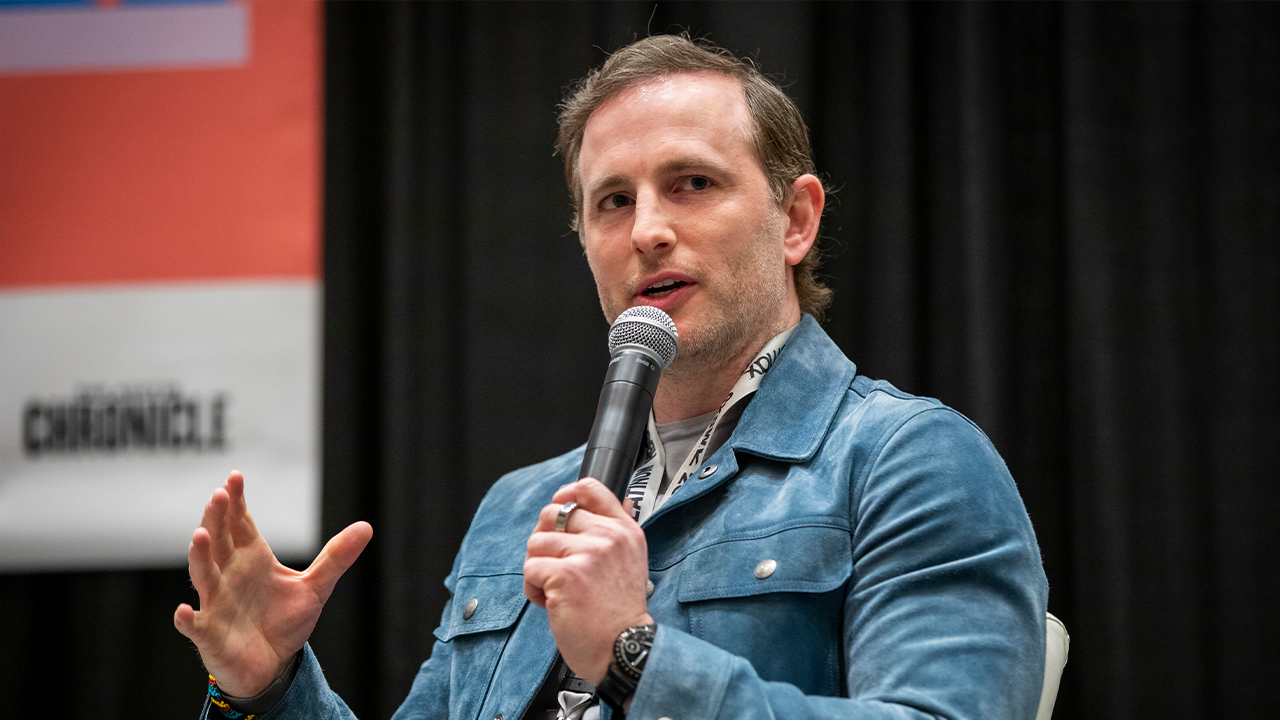 Trump taps Airbnb co-founder as 1st government design head to lead huge web overhaul