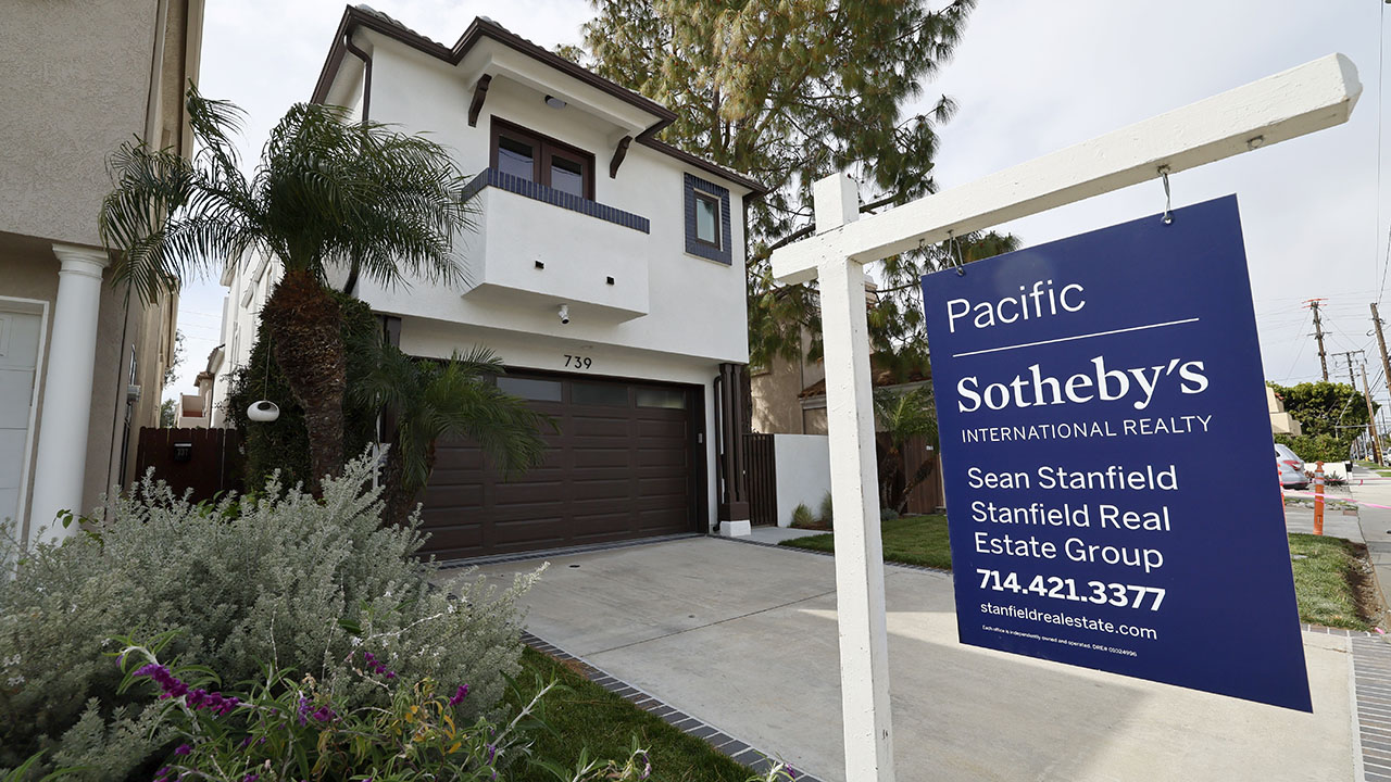 Mortgage rates tumble to lowest level since October 2024