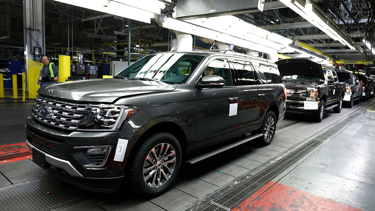 Ford recalls 1.9M vehicles over rearview camera defect that increases crash risk