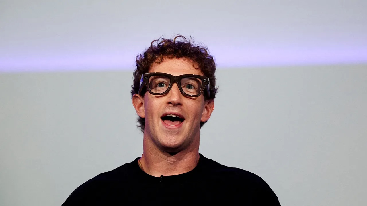 Zuckerberg’s AI glasses live demo fails spectacularly at major tech event