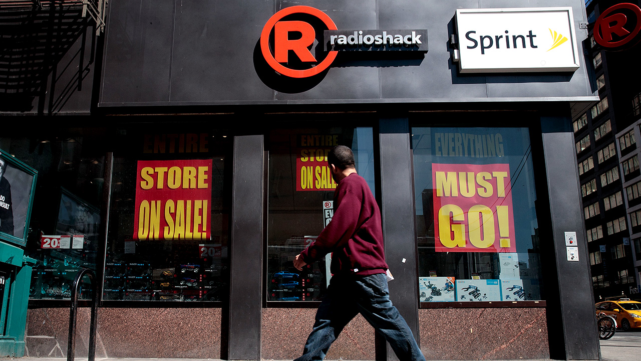 RadioShack, Pier 1 Imports owners accused of operating $112 million Ponzi scheme