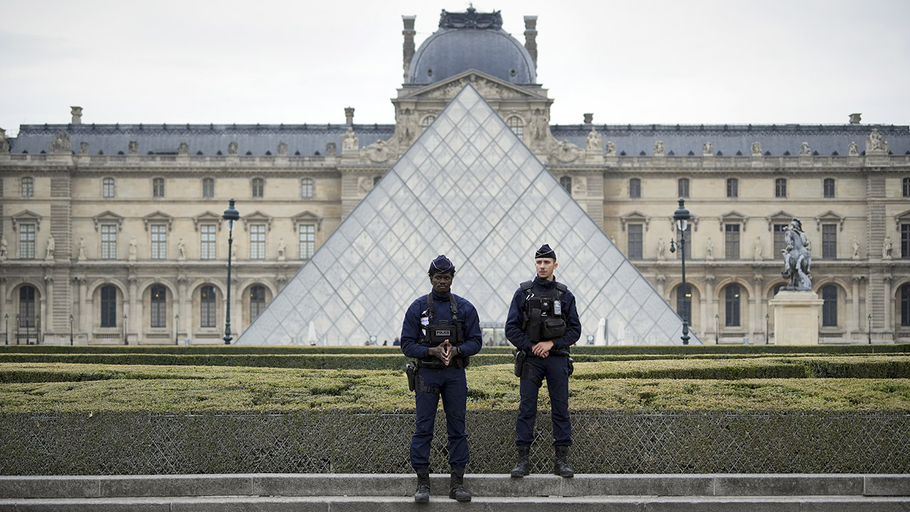 Louvre robbery could lead museums worldwide to overhaul security programs, expert says