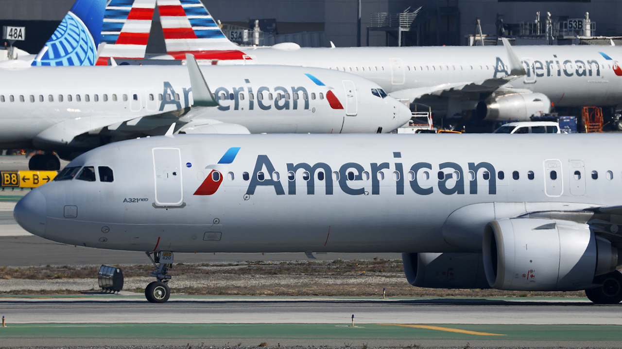 5 on board American Airlines flight hospitalized after odor diverts plane