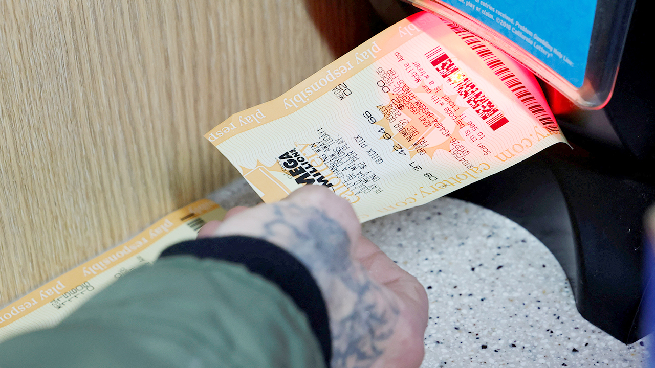 Mega Millions jackpot climbs to $900 million