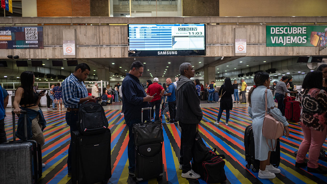 Some international airlines cancel Venezuela flights after FAA warning over safety concerns