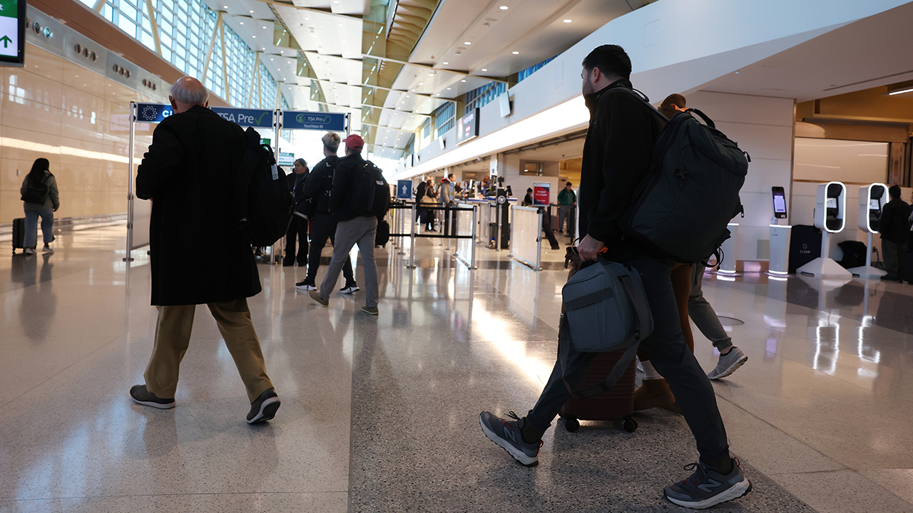 How the government shutdown will affect international flights