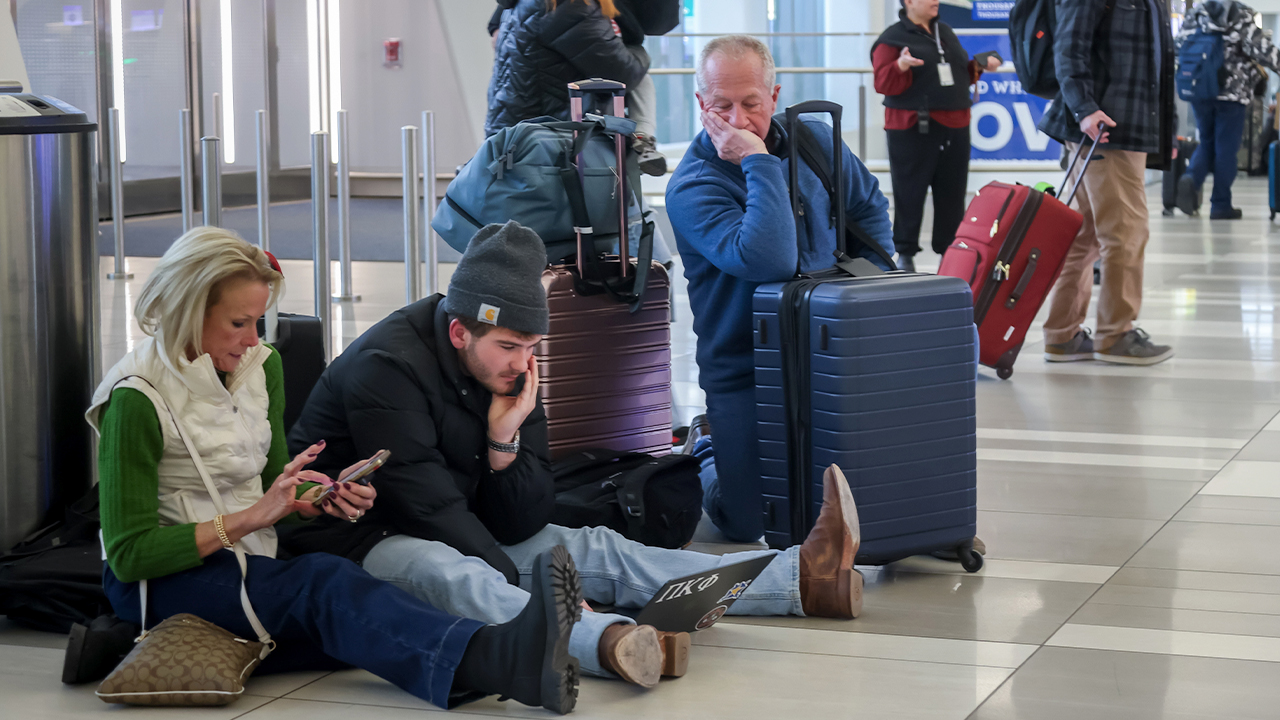 Christmas travelers left stranded as airports see mass flight cancelations, delays