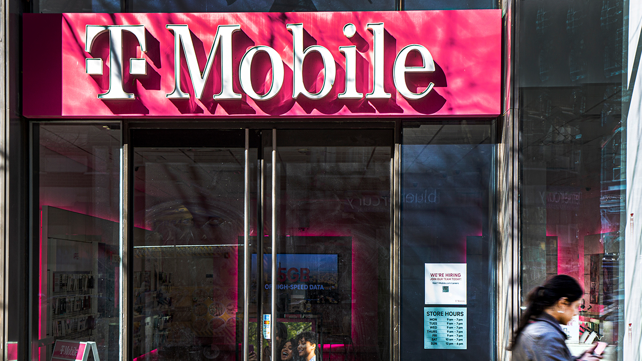 T-Mobile mocks Verizon as outage impacts rival's customers nationwide