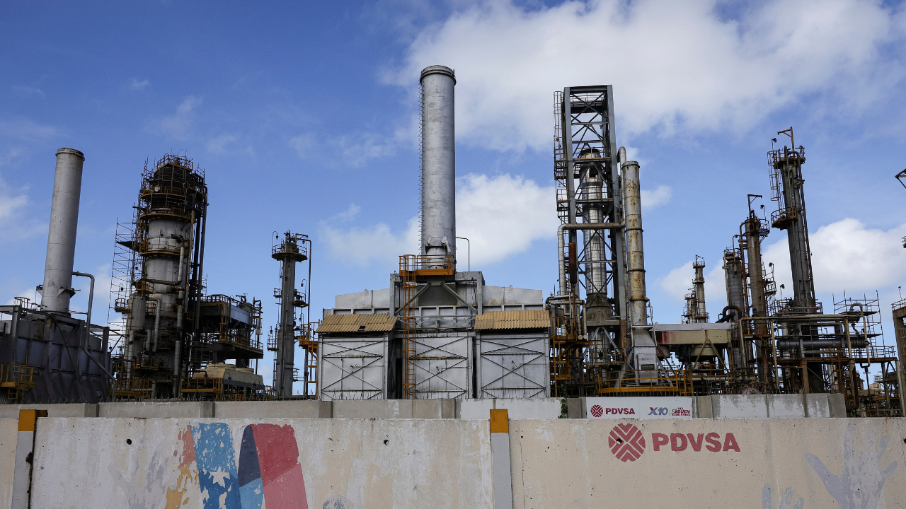 Trump promises billions for Venezuela, but US oil giants stay silent | Fox  Business