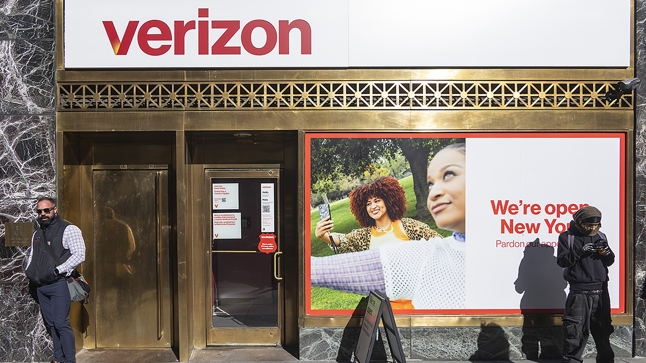 Verizon phone service goes down for some customers