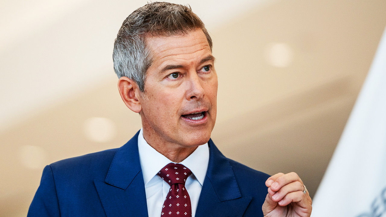 Transportation Secretary Duffy tells Schumer to ‘get off the political bandwagon’ amid DHS funding standoff