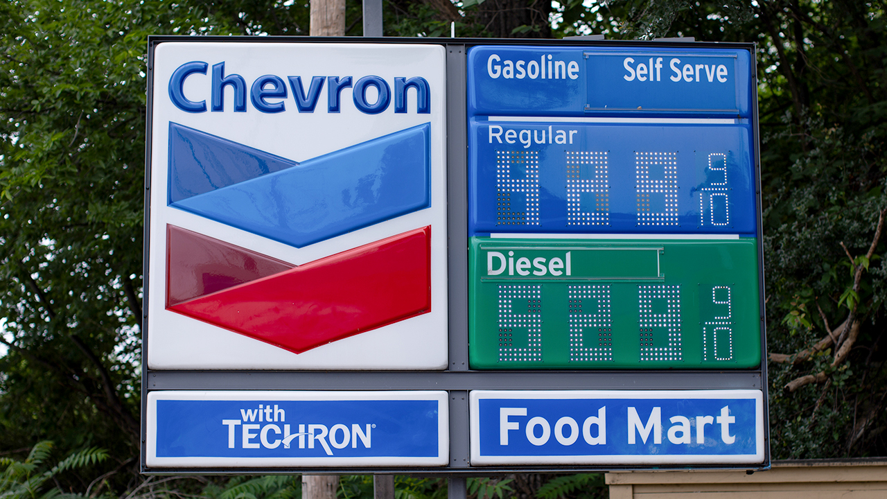 Chevron moves to deepen Venezuela footprint as politics and barrels collide