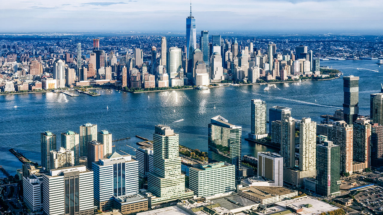 NYC rents hit record highs as Jersey City building boom drives rents down